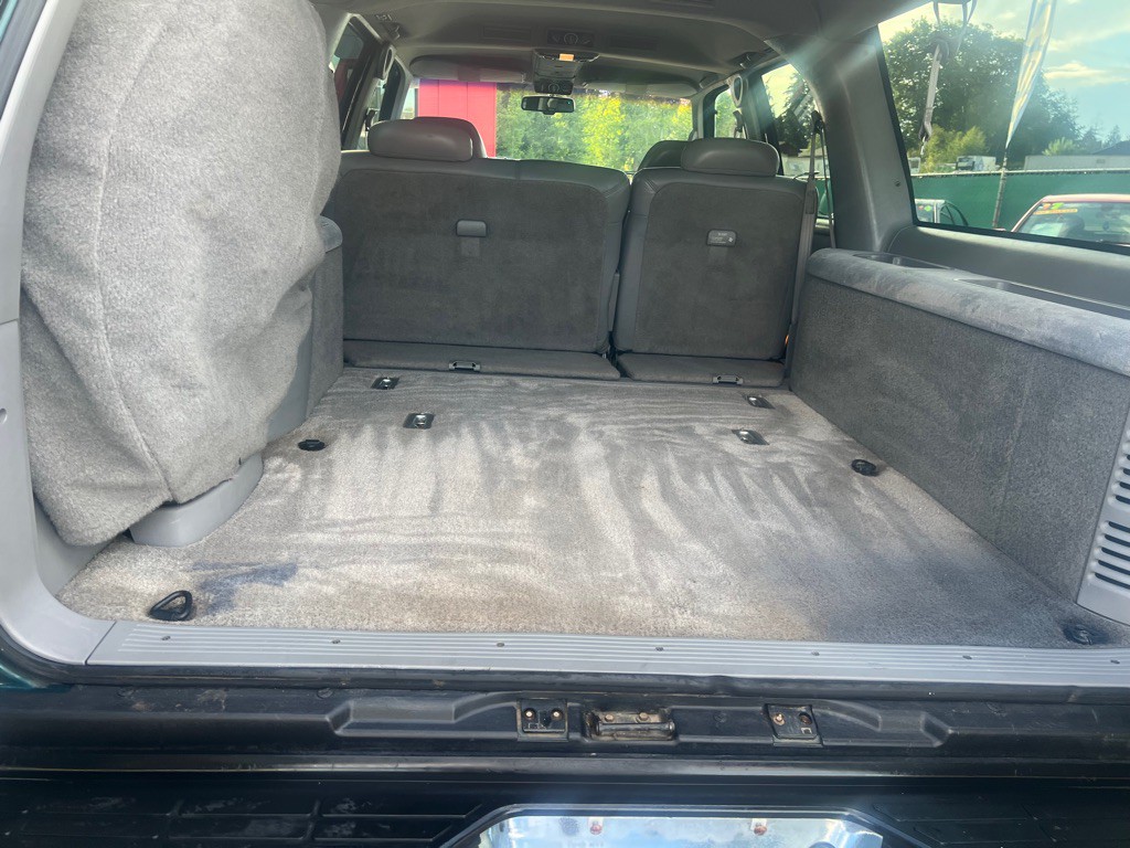 1996 Chevrolet Suburban Image 12