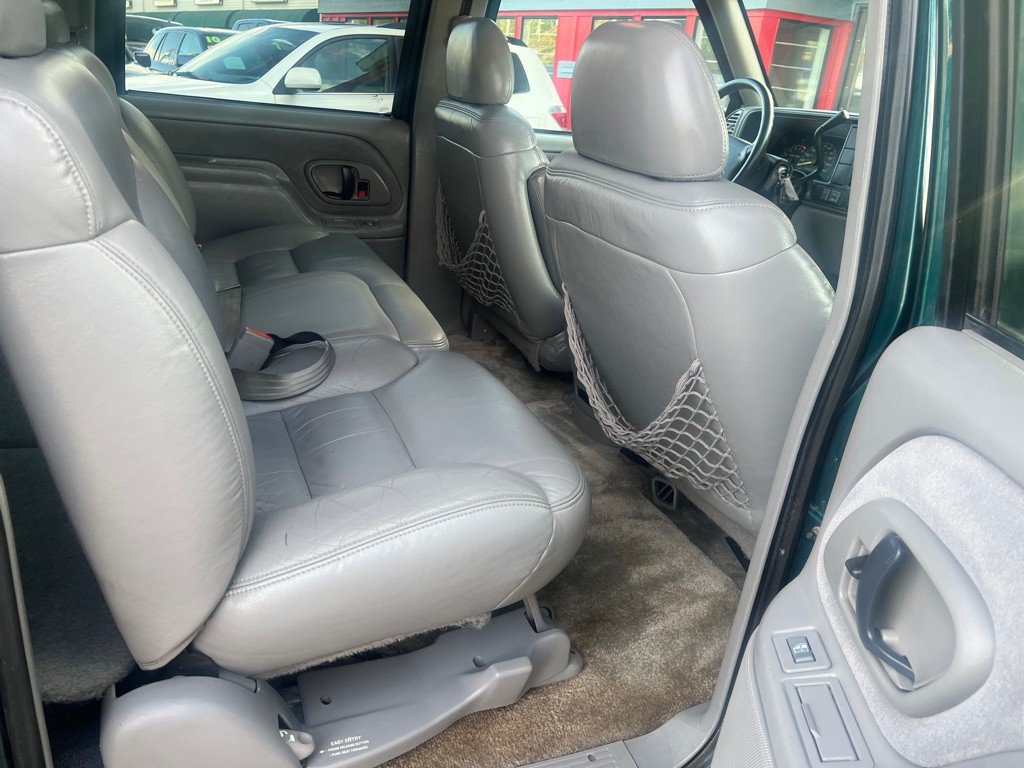 1996 Chevrolet Suburban Image 13