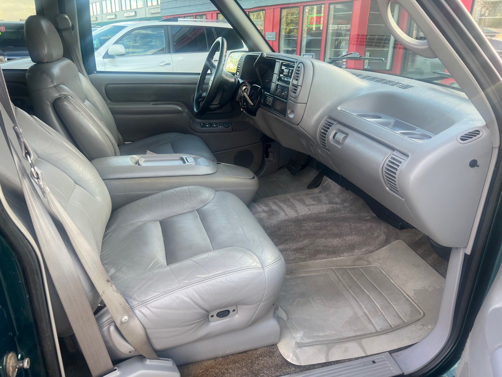 1996 Chevrolet Suburban Image 14