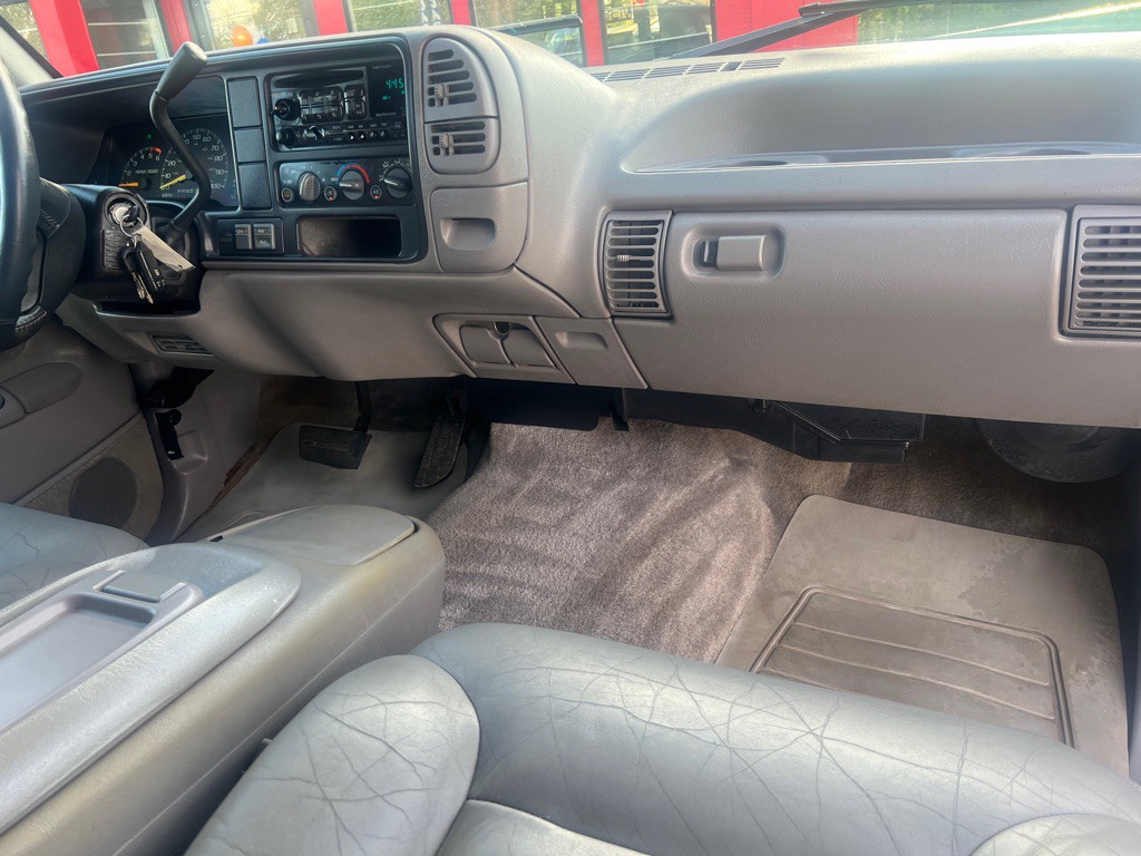 1996 Chevrolet Suburban Image 15