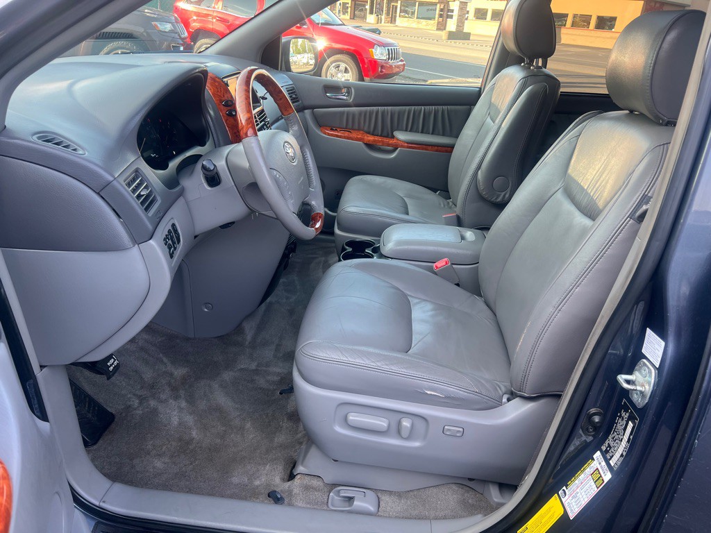 2007 Toyota Sienna Image 8