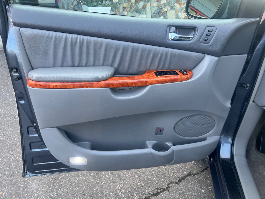 2007 Toyota Sienna Image 17
