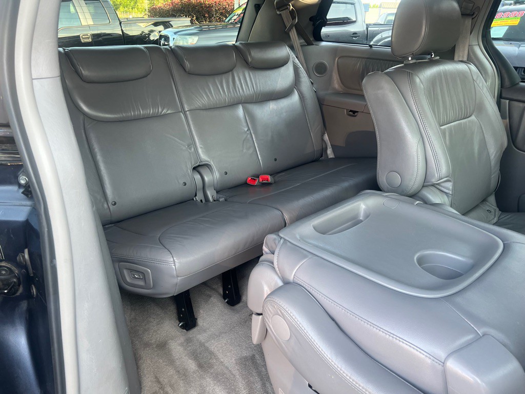 2007 Toyota Sienna Image 24