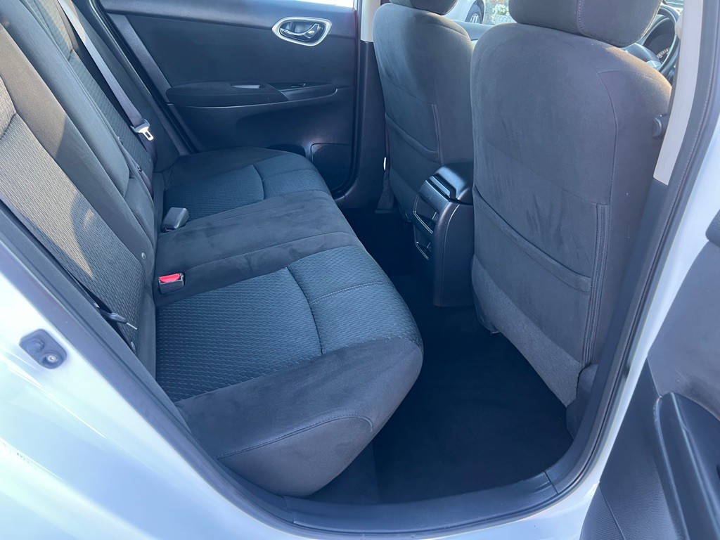 2015 Nissan Sentra Image 16