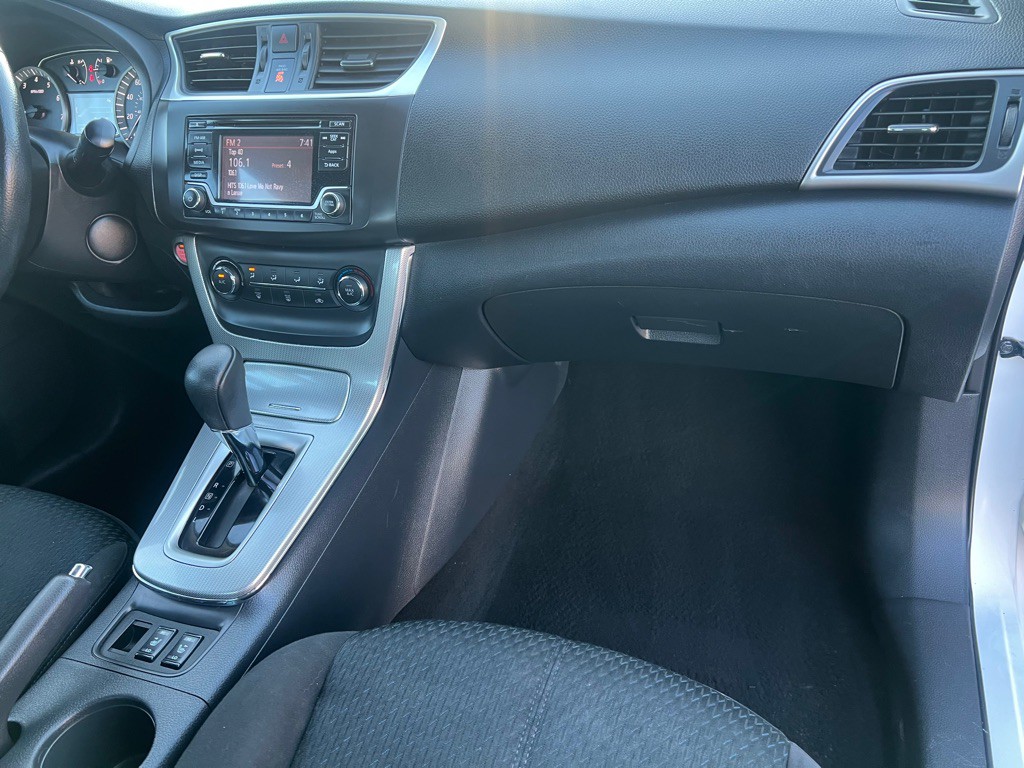 2015 Nissan Sentra Image 18