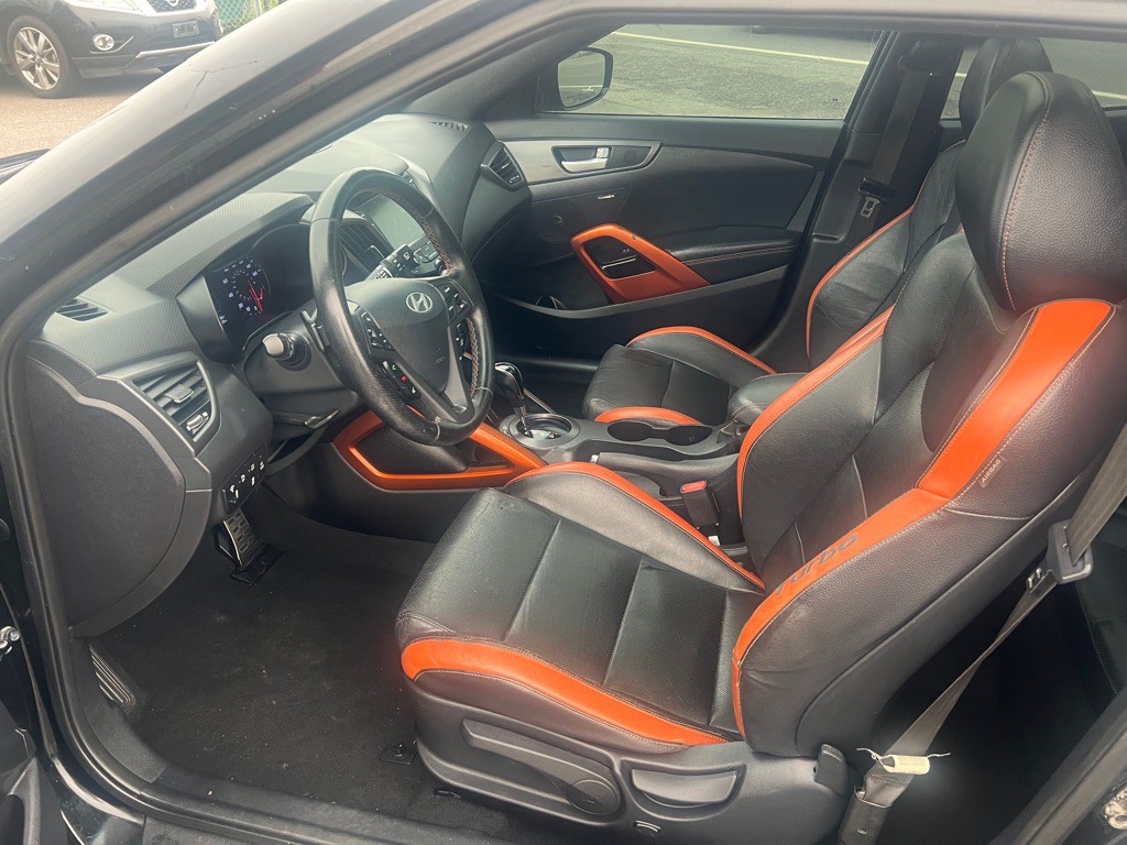 2016 Hyundai Veloster Image 8