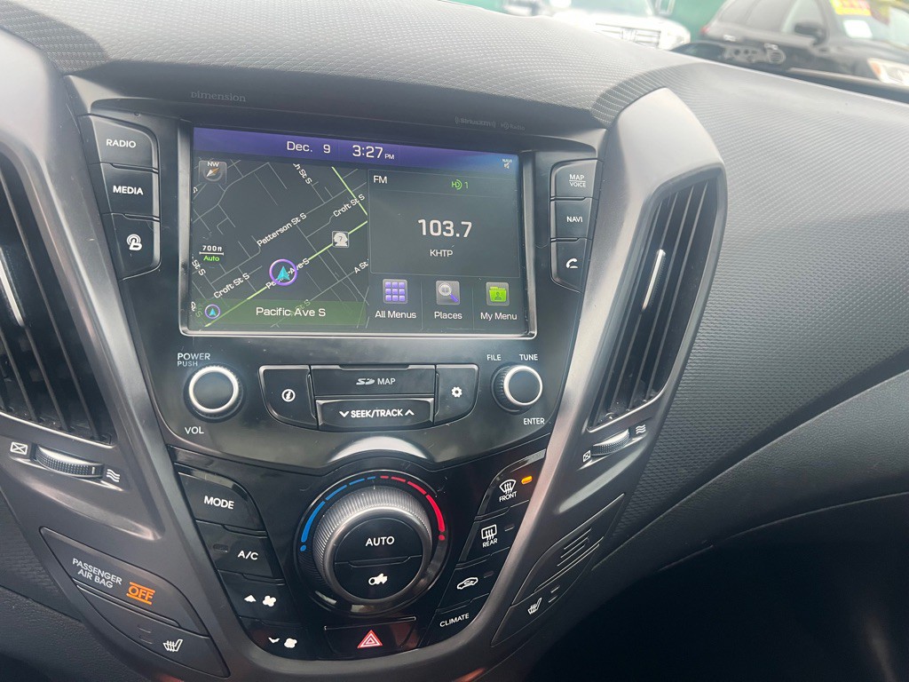 2016 Hyundai Veloster Image 9