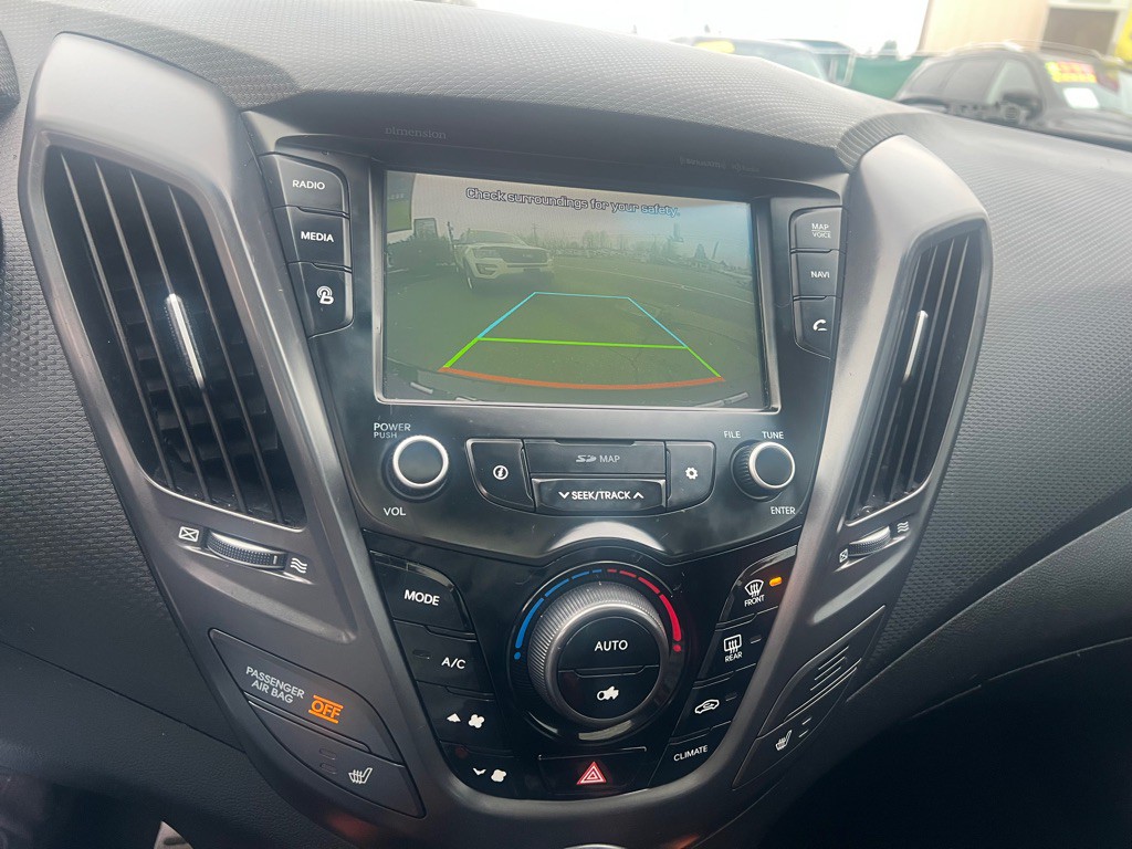 2016 Hyundai Veloster Image 10