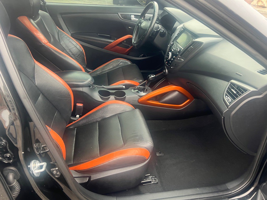 2016 Hyundai Veloster Image 18