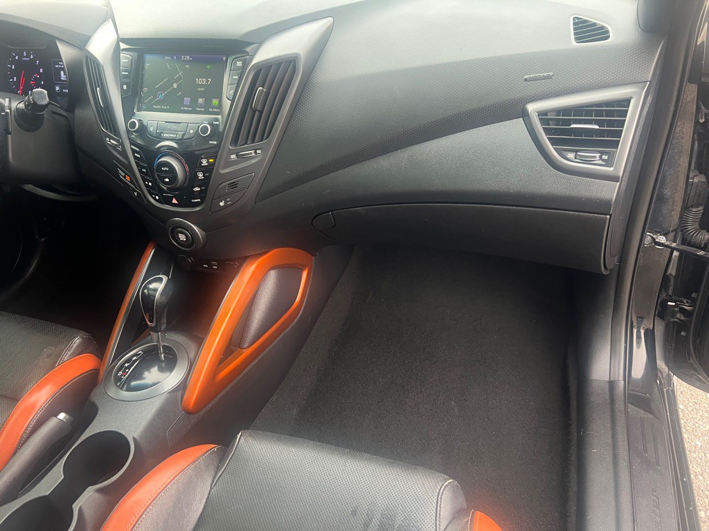 2016 Hyundai Veloster Image 19