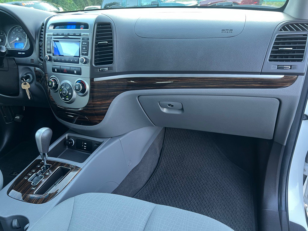 2012 Hyundai Santa Fe Image 16