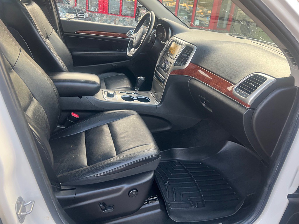 2012 Jeep Grand Cherokee Image 18