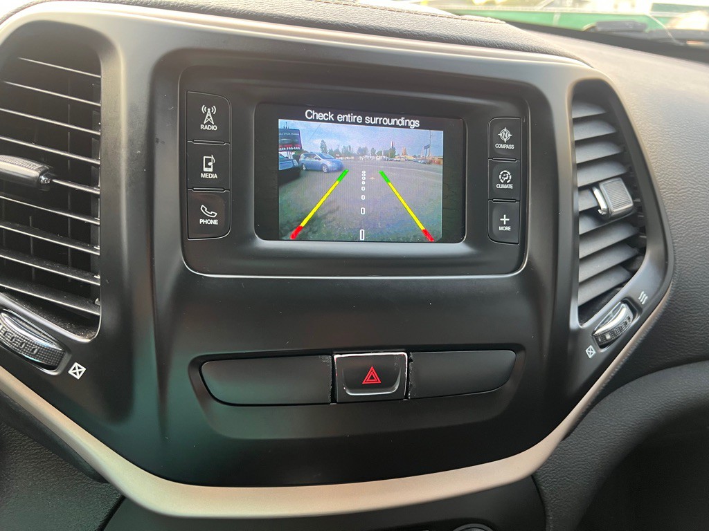 2015 Jeep Cherokee Image 9