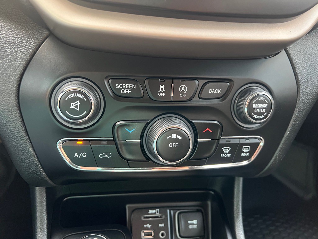 2015 Jeep Cherokee Image 10