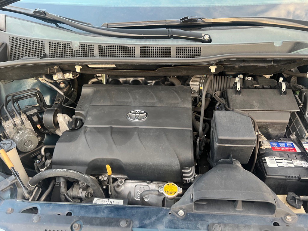2012 Toyota Sienna Image 7