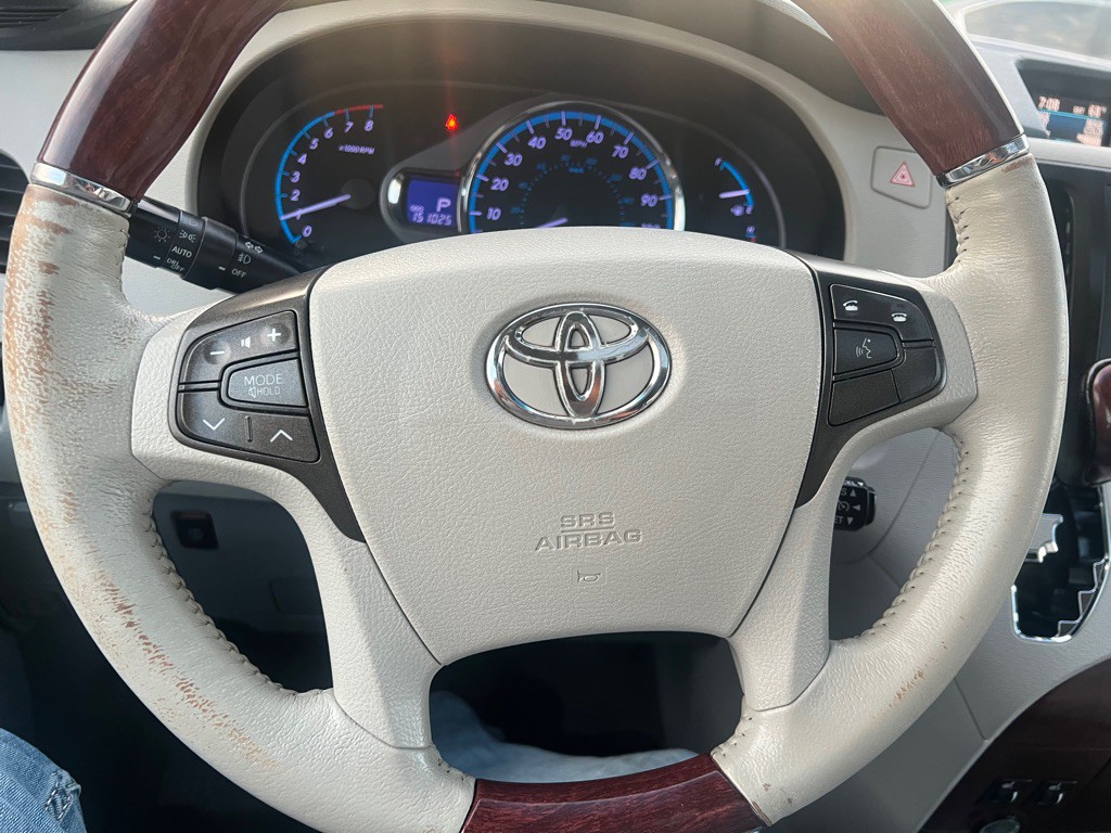 2012 Toyota Sienna Image 13