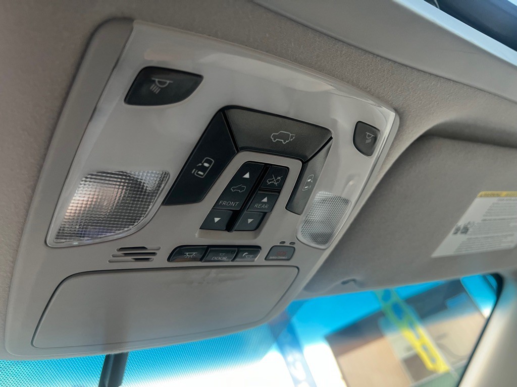 2012 Toyota Sienna Image 14