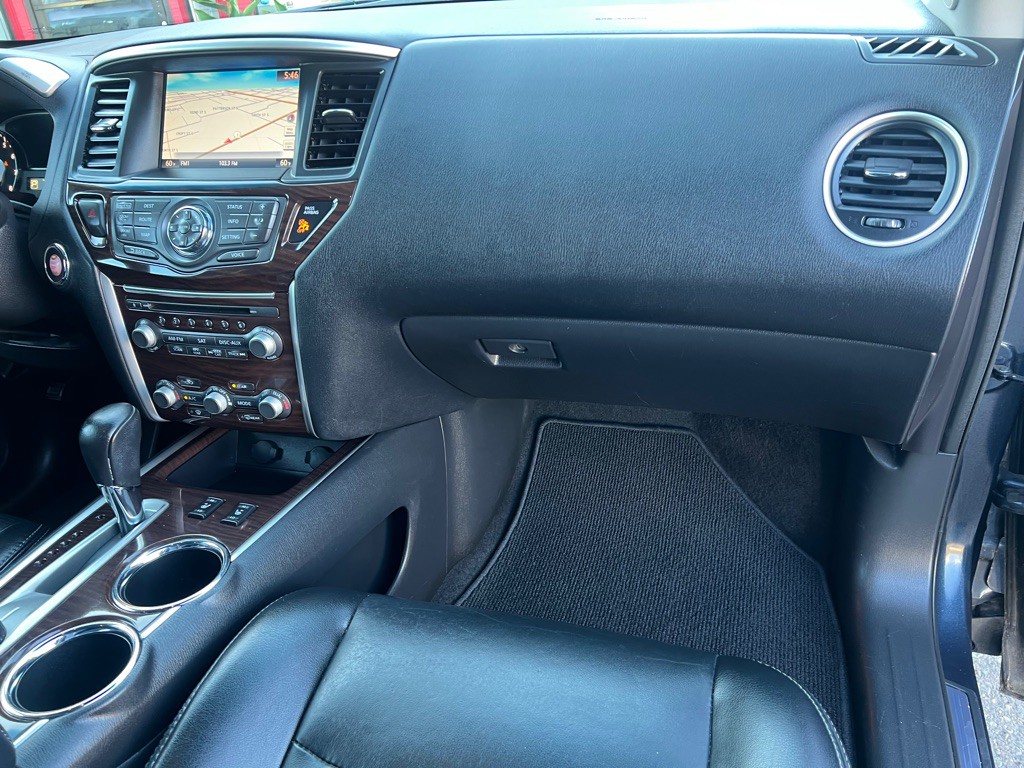 2015 Nissan Pathfinder Image 24