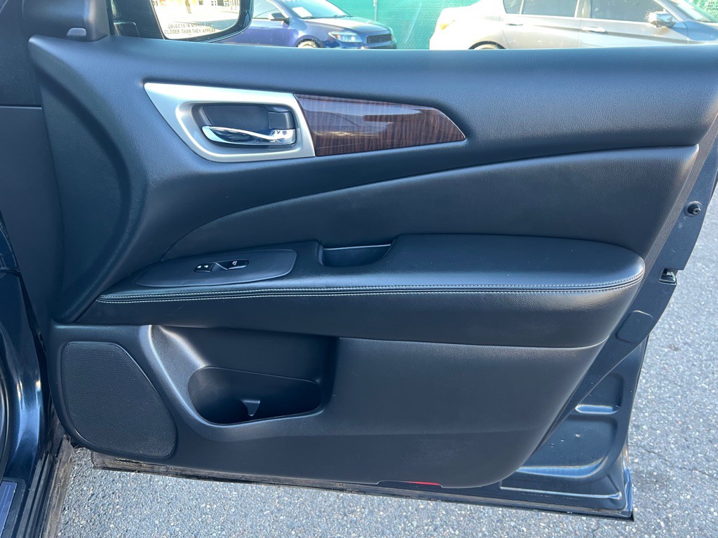 2015 Nissan Pathfinder Image 25