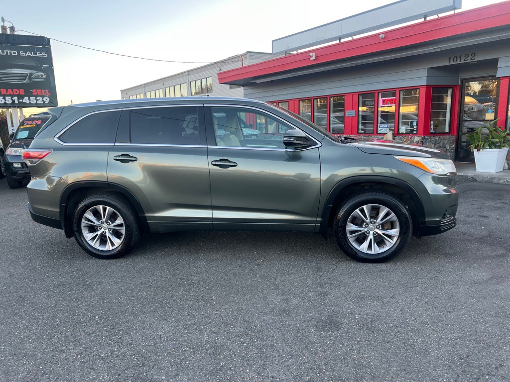 2014 Toyota Highlander Image 2