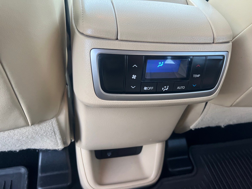 2014 Toyota Highlander Image 17