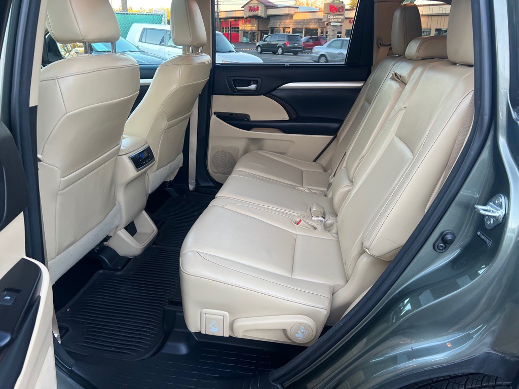 2014 Toyota Highlander Image 19