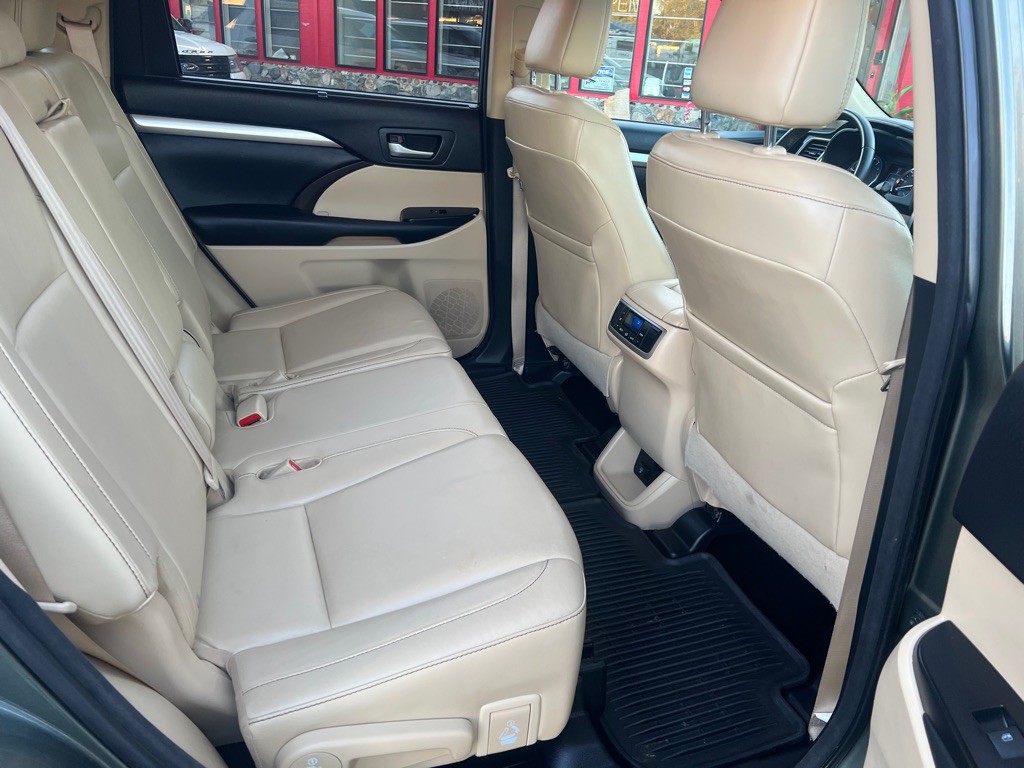 2014 Toyota Highlander Image 21