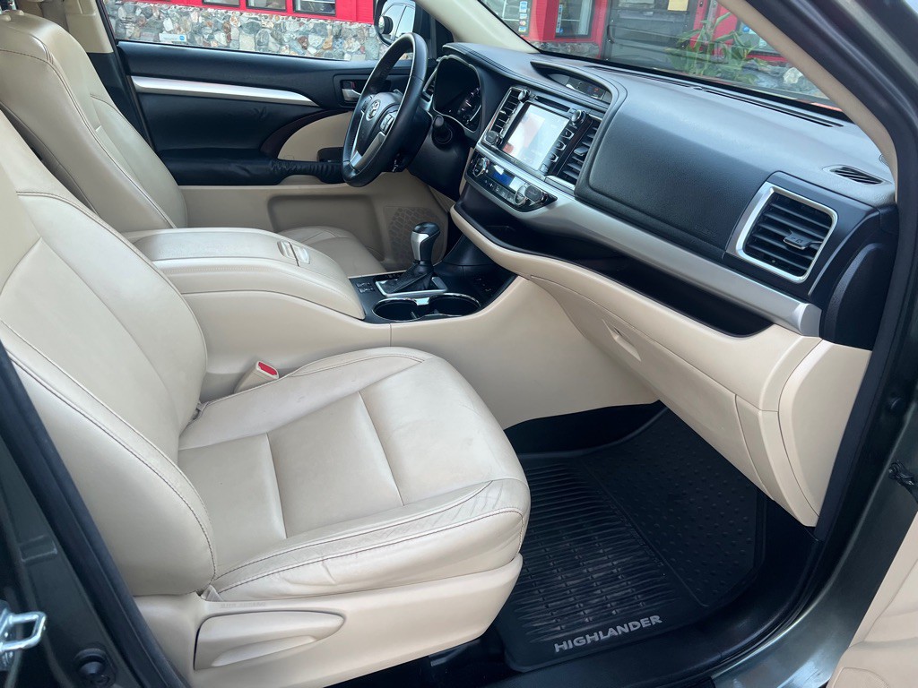 2014 Toyota Highlander Image 22