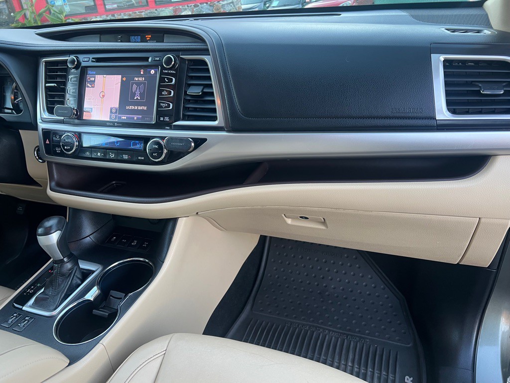 2014 Toyota Highlander Image 23