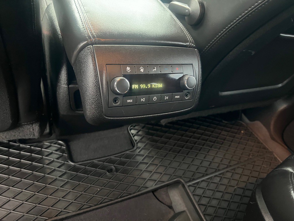 2010 GMC Acadia Image 21