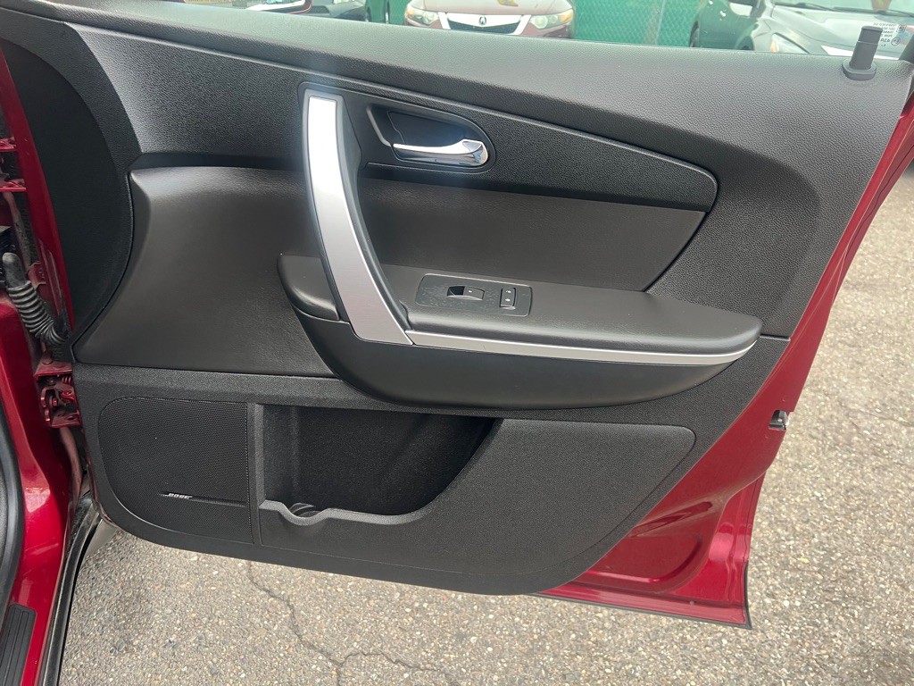 2010 GMC Acadia Image 24