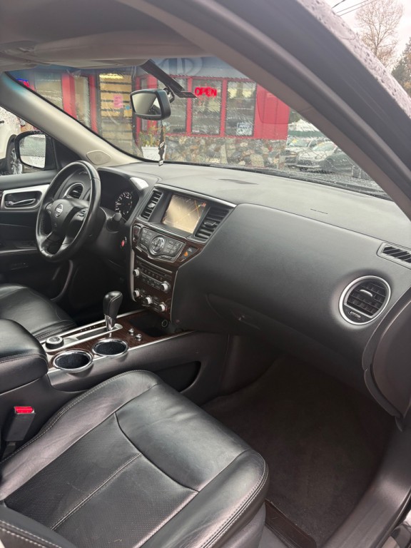 2014 Nissan Pathfinder Image 16