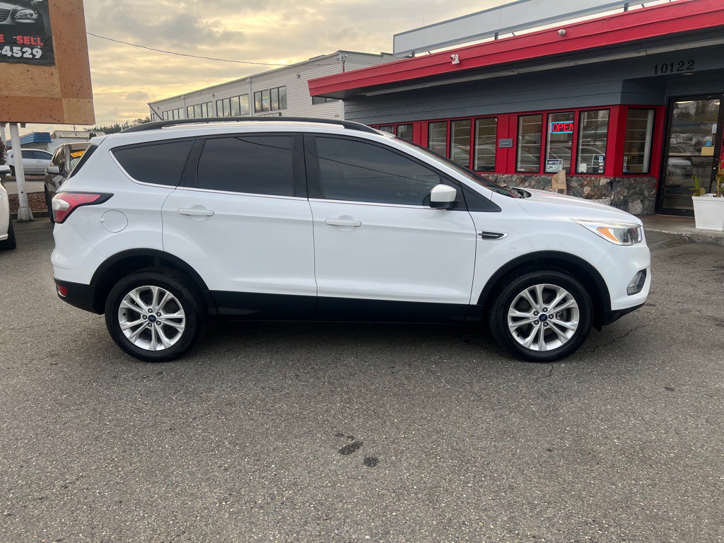 2018 Ford Escape Image 2