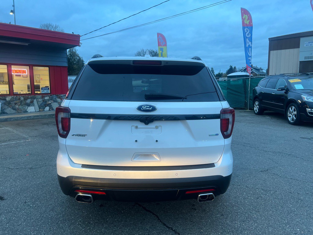 2016 Ford Explorer Image 4