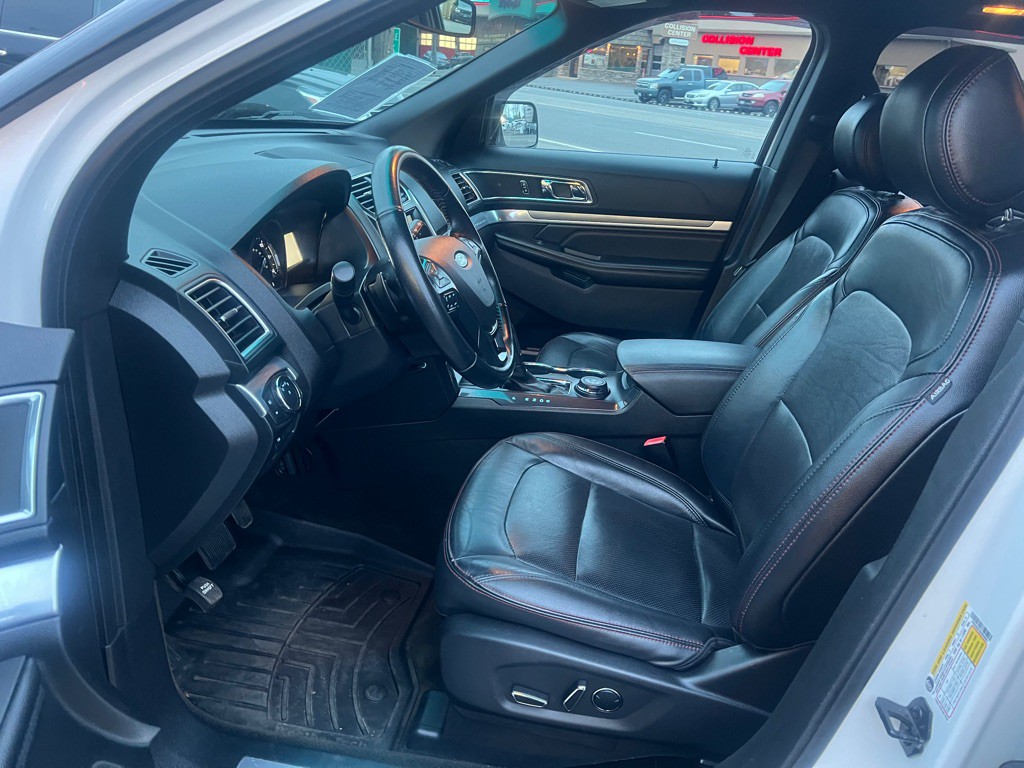 2016 Ford Explorer Image 8