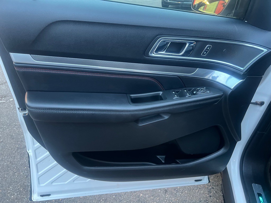 2016 Ford Explorer Image 16