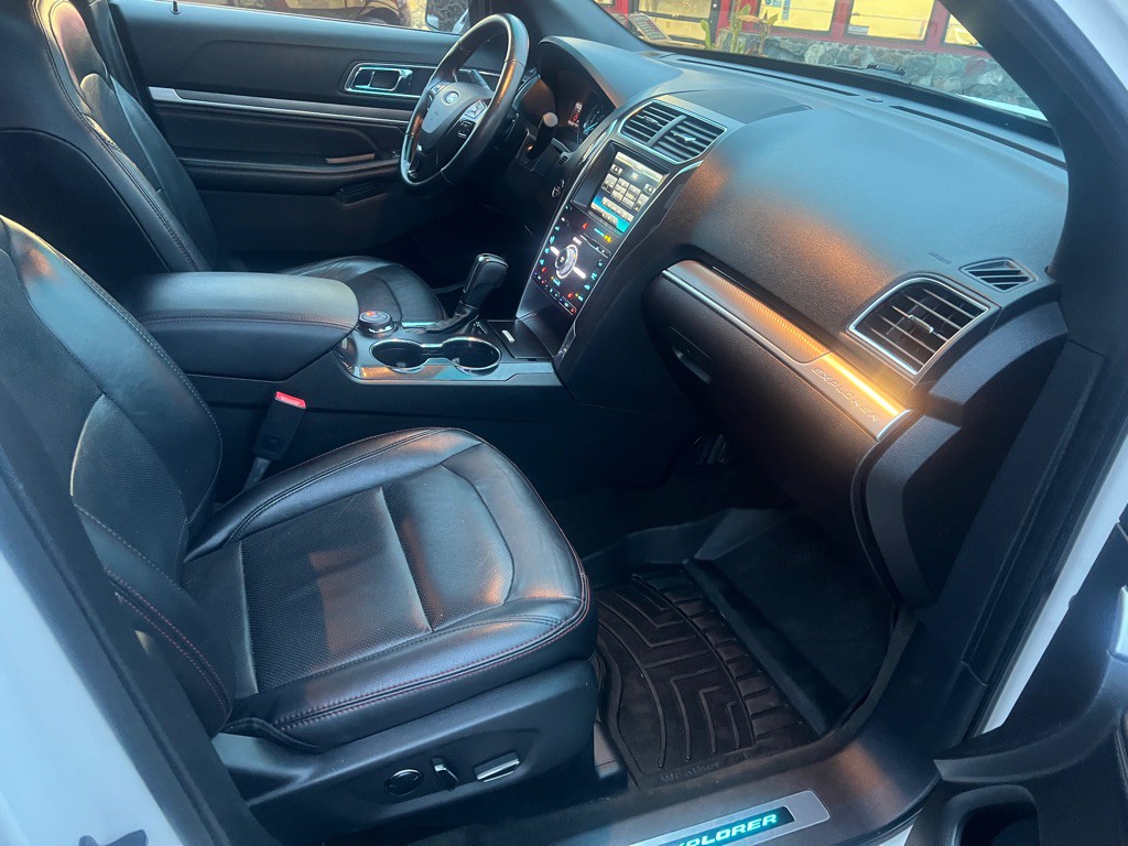 2016 Ford Explorer Image 24