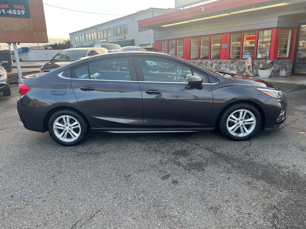 2016 Chevrolet Cruze Image 2
