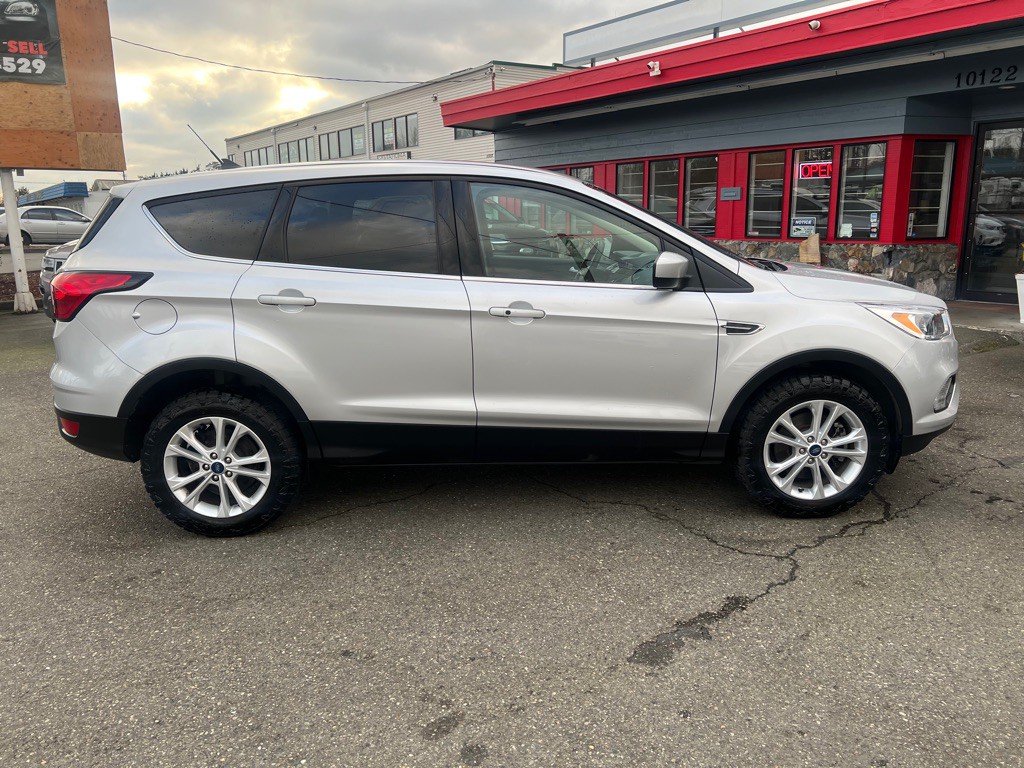 2019 Ford Escape Image 2