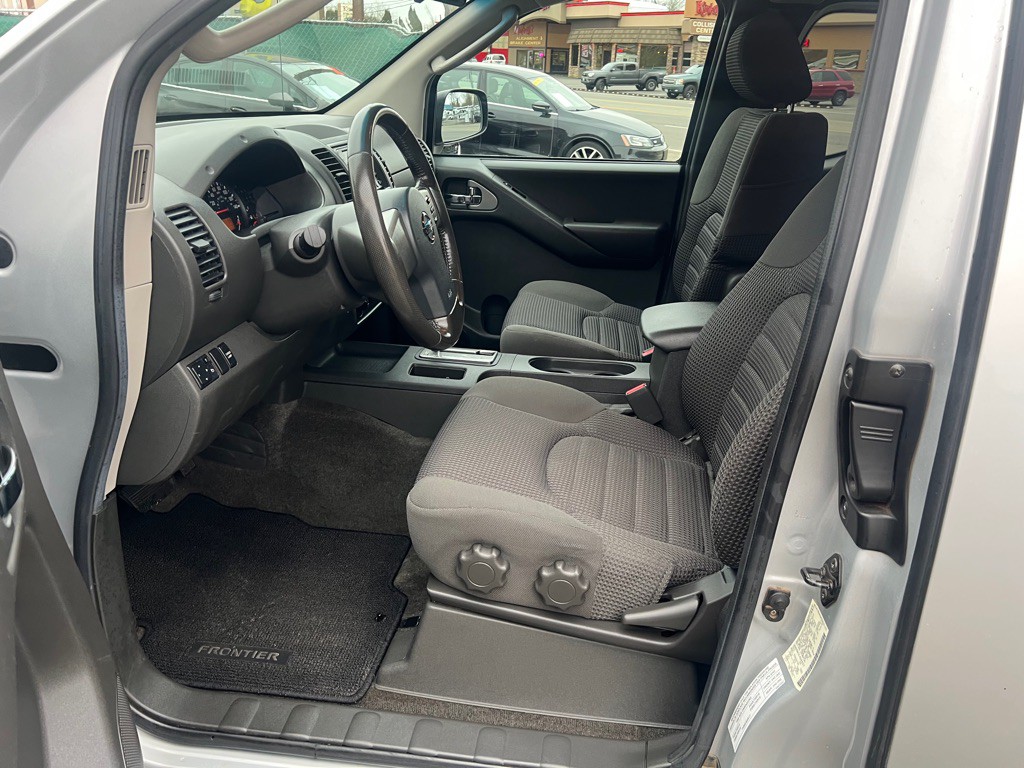 2005 Nissan Frontier Image 9