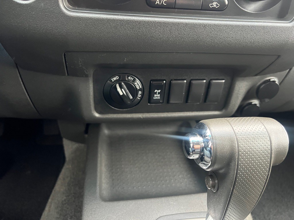 2005 Nissan Frontier Image 11