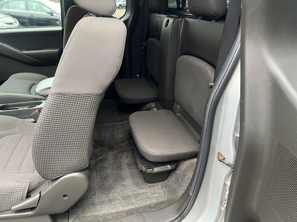 2005 Nissan Frontier Image 15