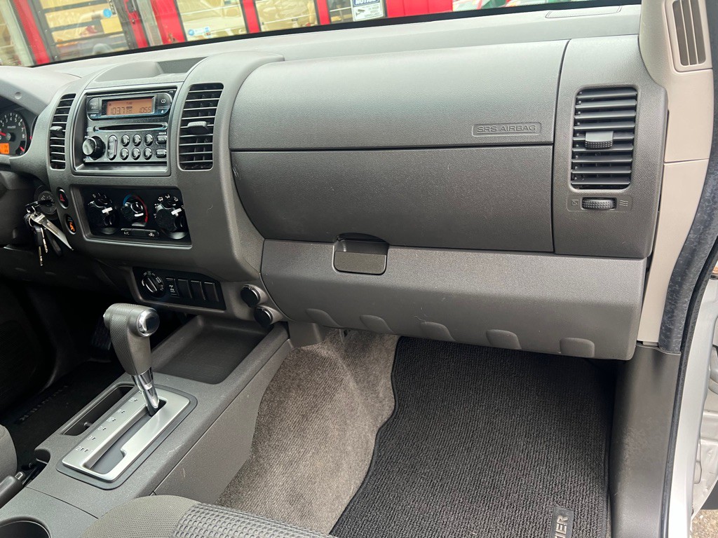 2005 Nissan Frontier Image 16