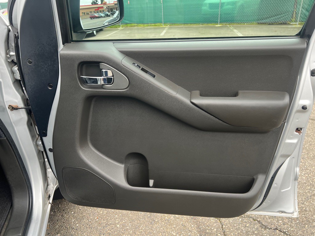 2005 Nissan Frontier Image 20