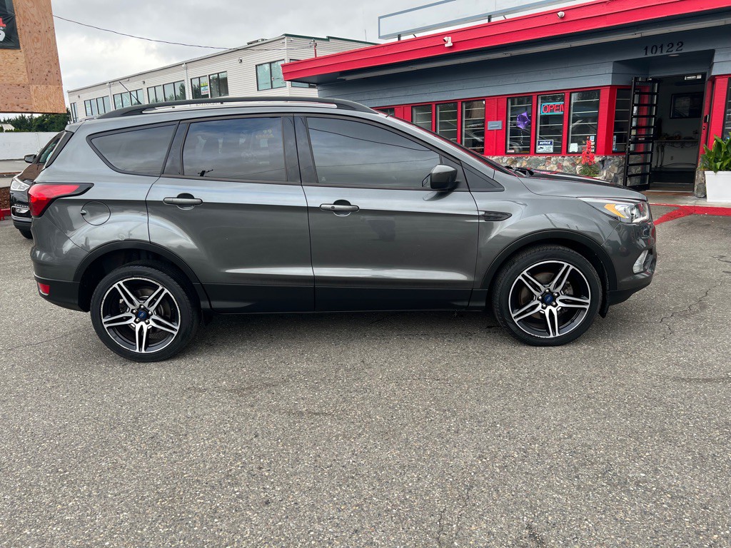 2019 Ford Escape Image 2