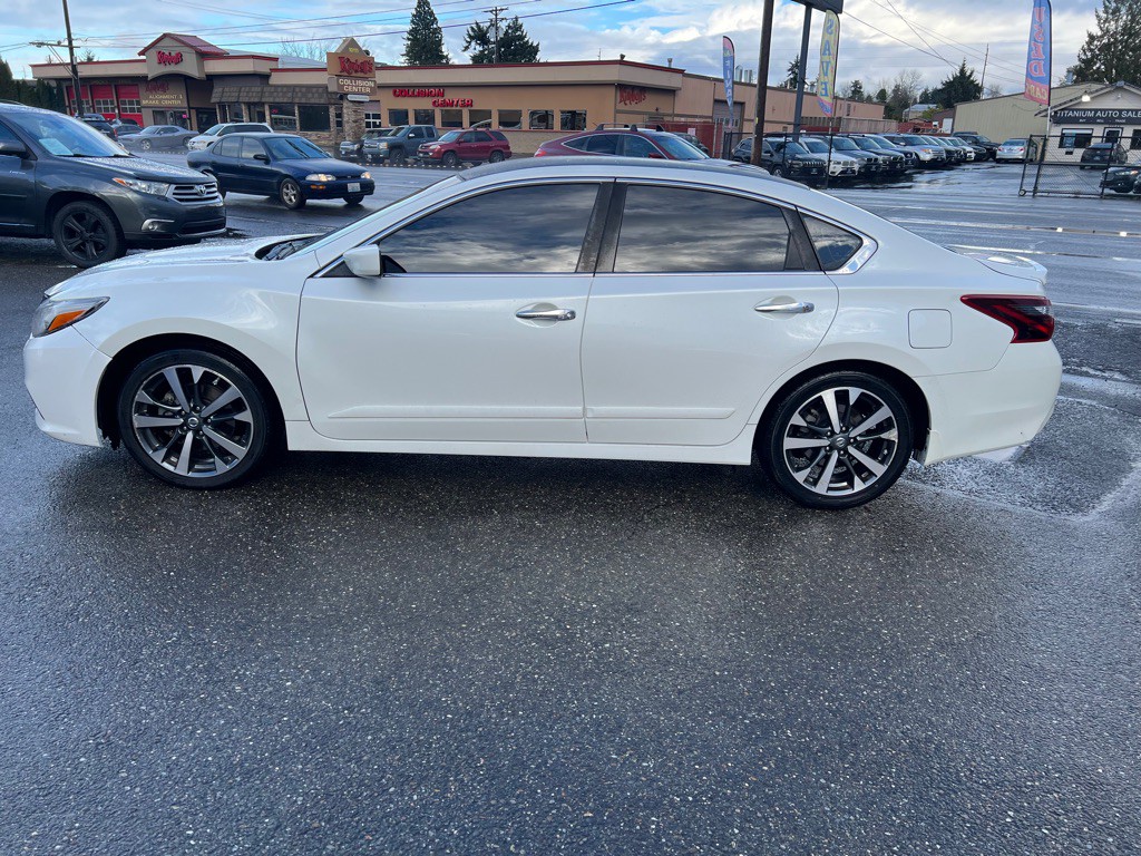 2017 Nissan Altima Image 1