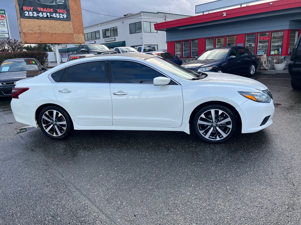 2017 Nissan Altima Image 3