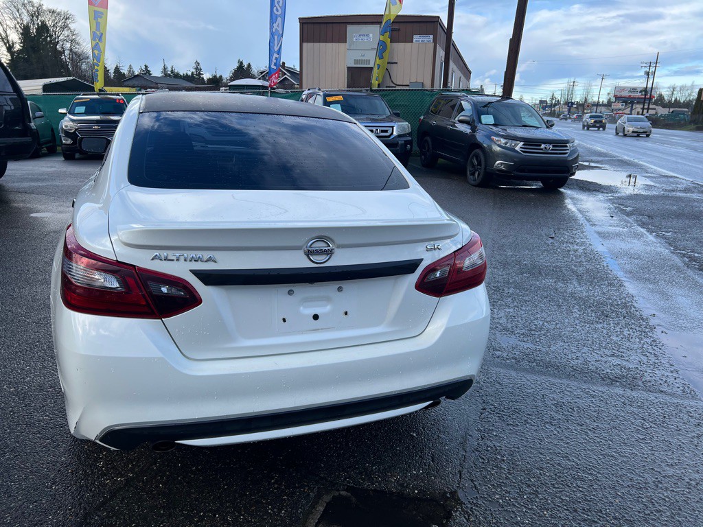 2017 Nissan Altima Image 4