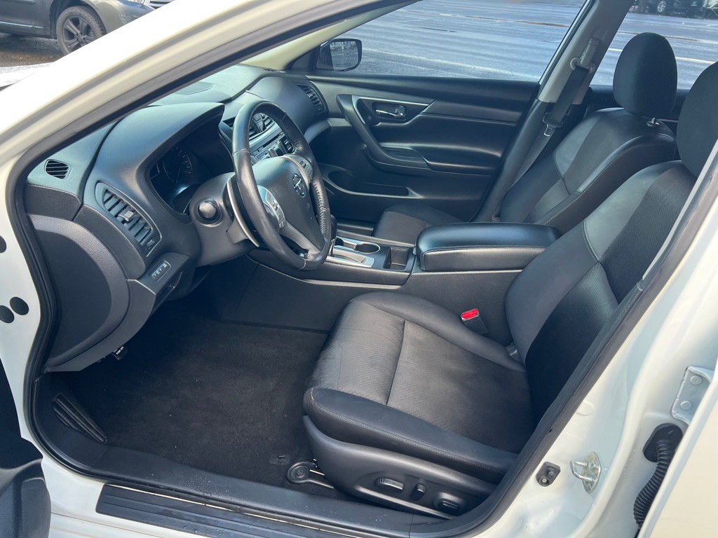 2017 Nissan Altima Image 7