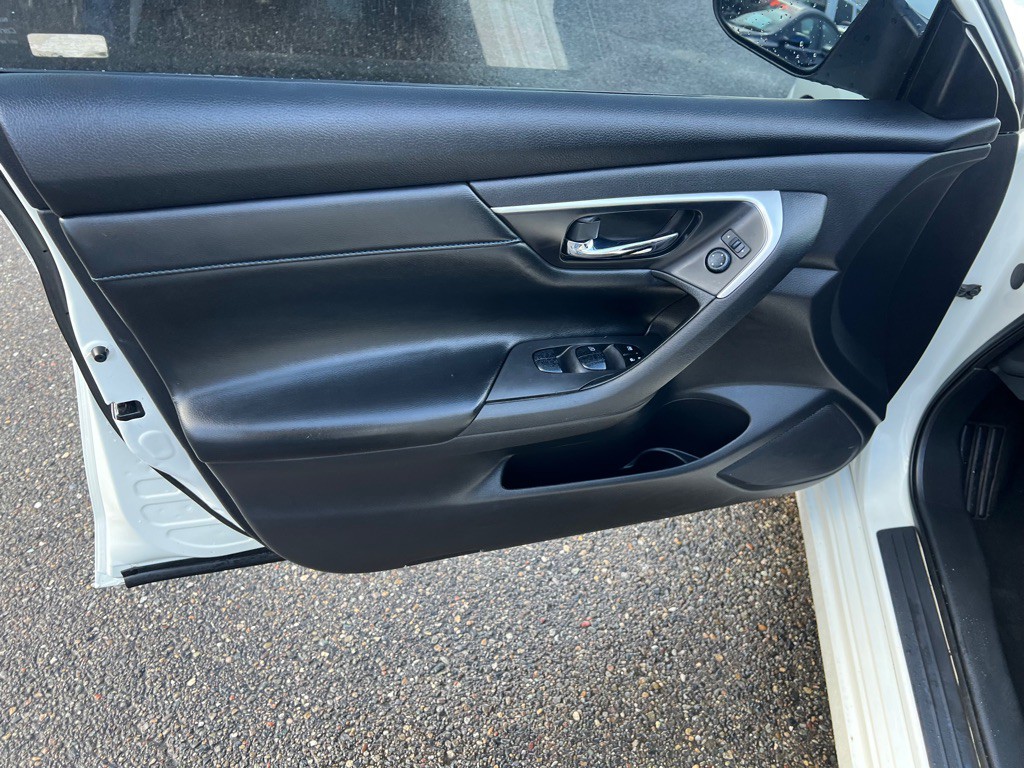2017 Nissan Altima Image 13